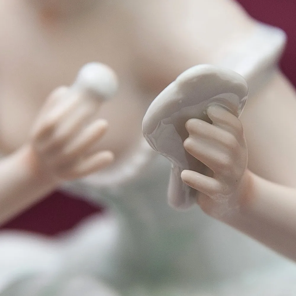 Фарфоровая статуэтка «Балерина c зеркальцем» ВАЛЕНДОРФ - WALLENDORF  Германия -1963 год.