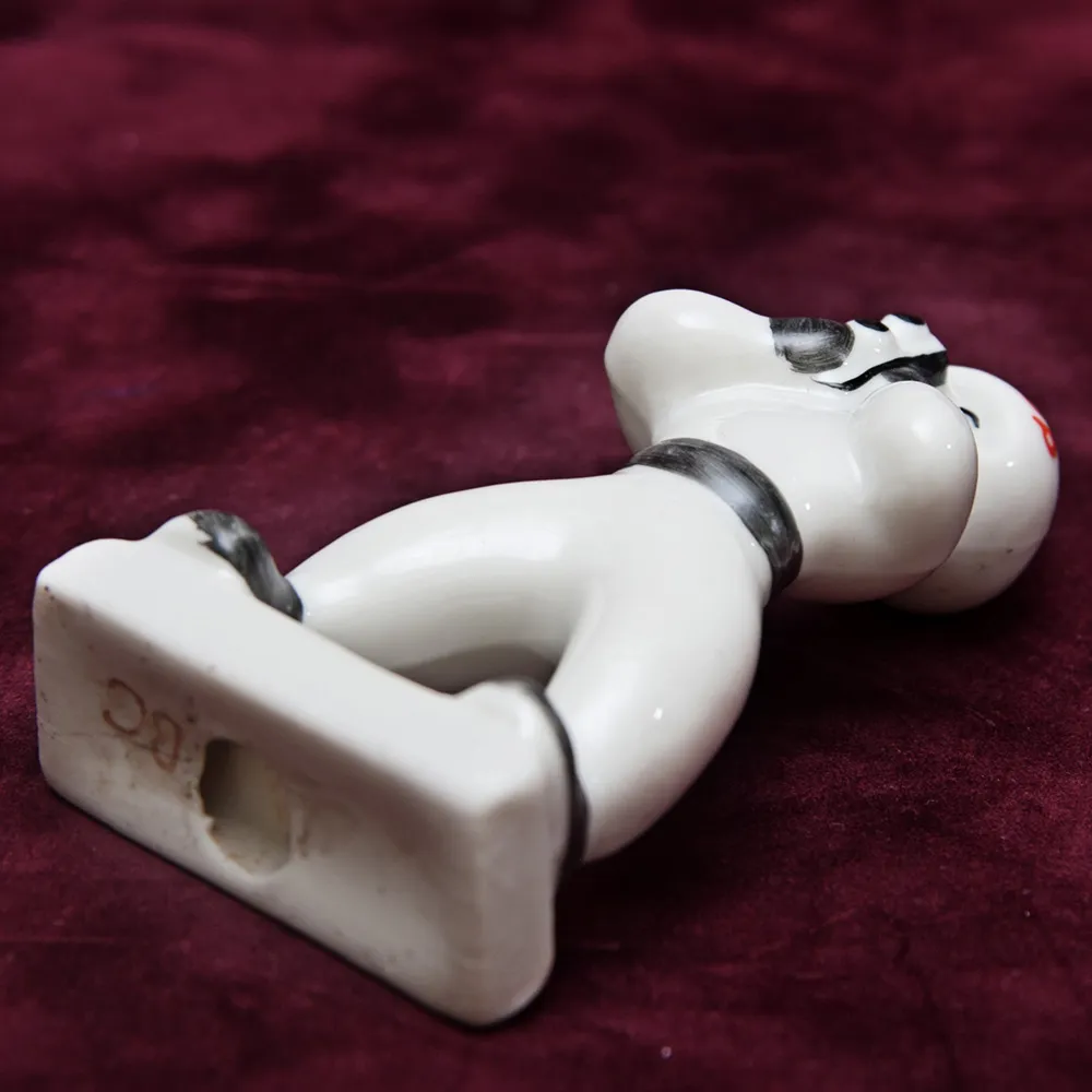 Коллекционная Фарфоровая статуэтка «Космонавт с кинокамерой», СССР КЭКХЗ, 60-е годы.