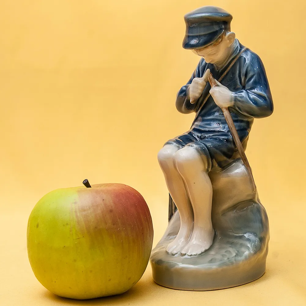 Фарфоровая Статуэтка «Мальчик - Пастух» ROYAL COPENHAGEN,  Дания, 50 -е годы ХХ века.