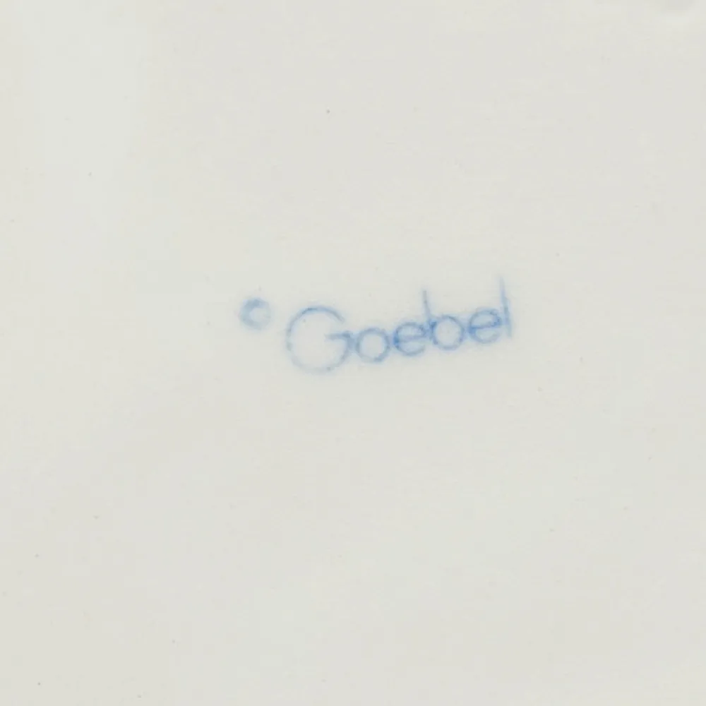 Коллекционная Фарфоровая Статуэтка «Заяц», GOEBEL, Германия - 1979 год.