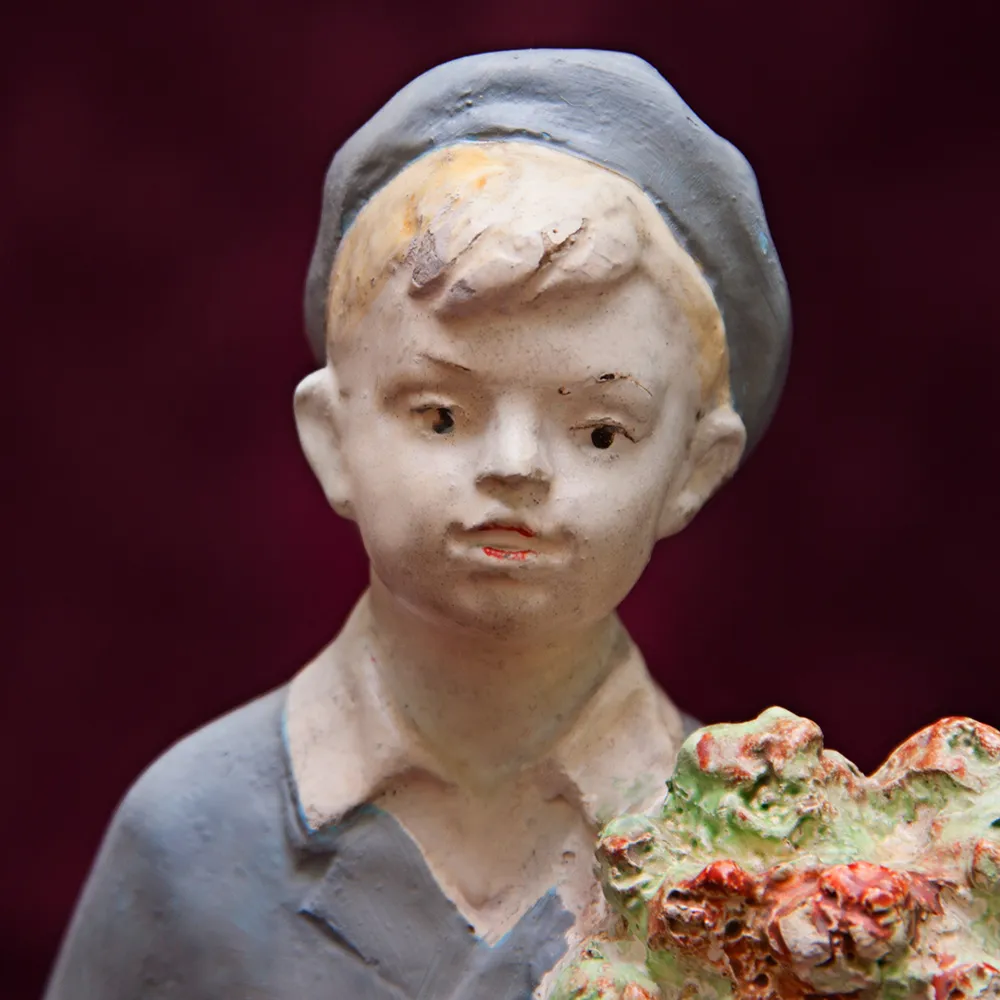 Гипсовая статуэтка «Первый раз - в Первый Класс» КГЗ СССР - 50-е годы ХХ века.