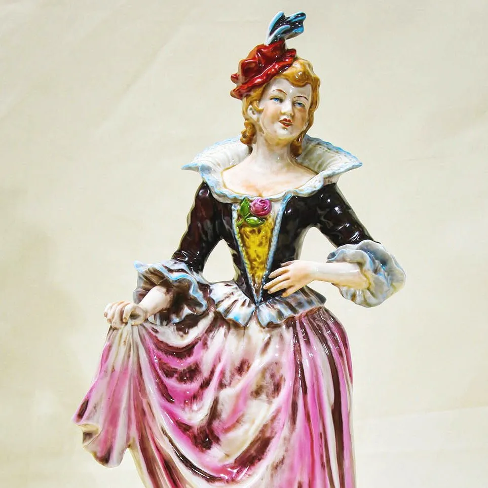 Большая Фарфоровая Статуэтка «Девушка на прогулке», GRAFENTHAL Германия - 1985год.