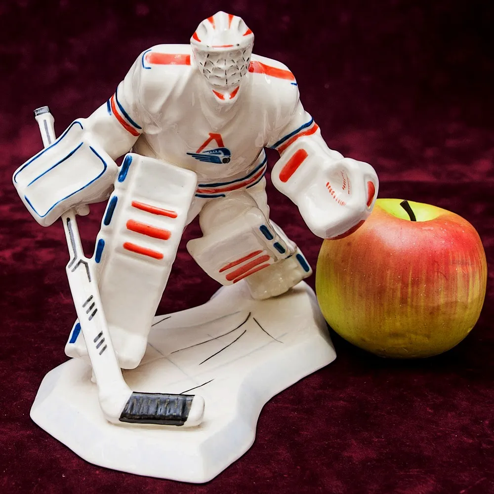 Коллекционная Фарфоровая Статуэтка «Вратарь - Хоккей - Спорт» Россия.