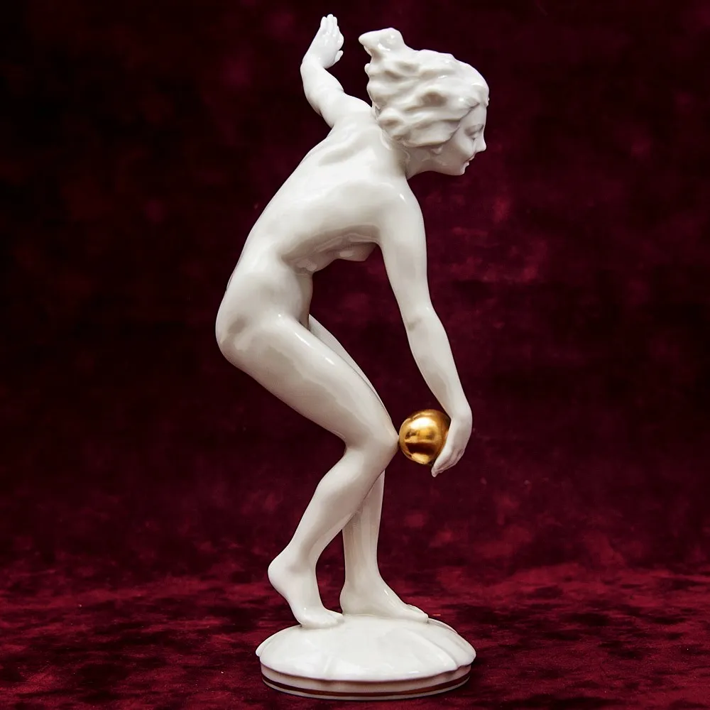 Фарфоровая Статуэтка «Девушка с мячом», Hutschenreuther,  Германия - 1955-1968 годы.