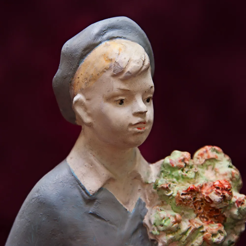 Гипсовая статуэтка «Первый раз - в Первый Класс» КГЗ СССР - 50-е годы ХХ века.