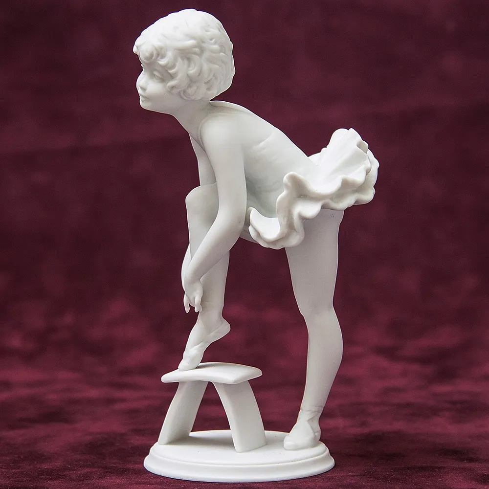 Коллекционная Статуэтка «Маленькая балерина», бисквитный фарфор Kaiser, Германия -1979 год.