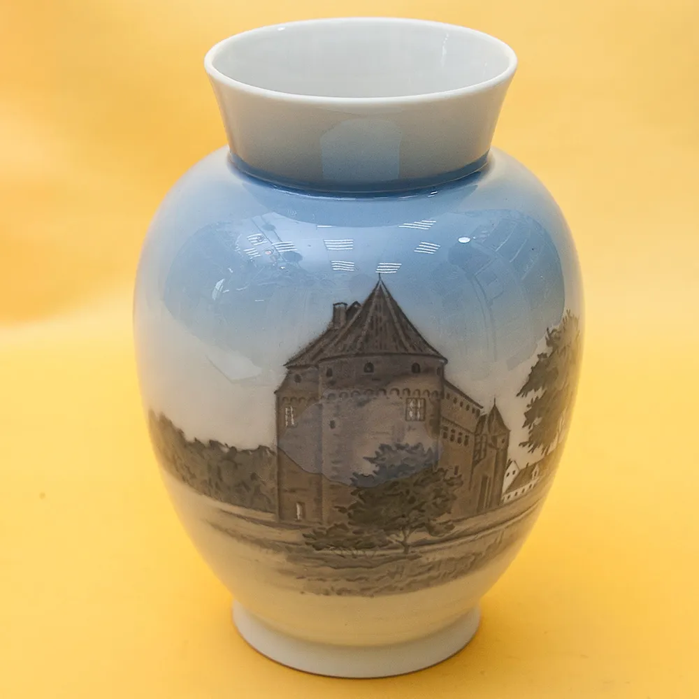 Редкость! Коллекционная  Фарфоровая Ваза «ЗАМОК», ROYAL COPENHAGEN, Дания - 1947 год.