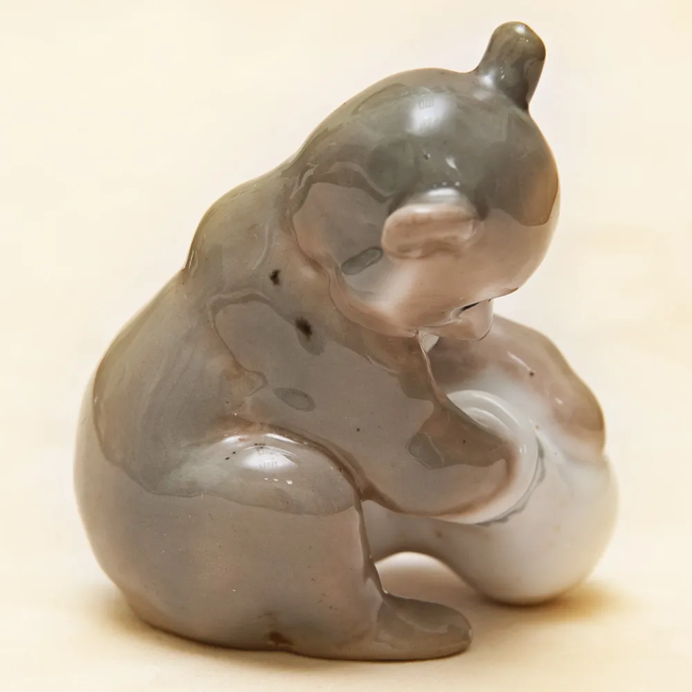 Коллекционная Фарфоровая Статуэтка «Мишка с крынкой», СССР ЛЗФИ, 1956 - 1967 года. 