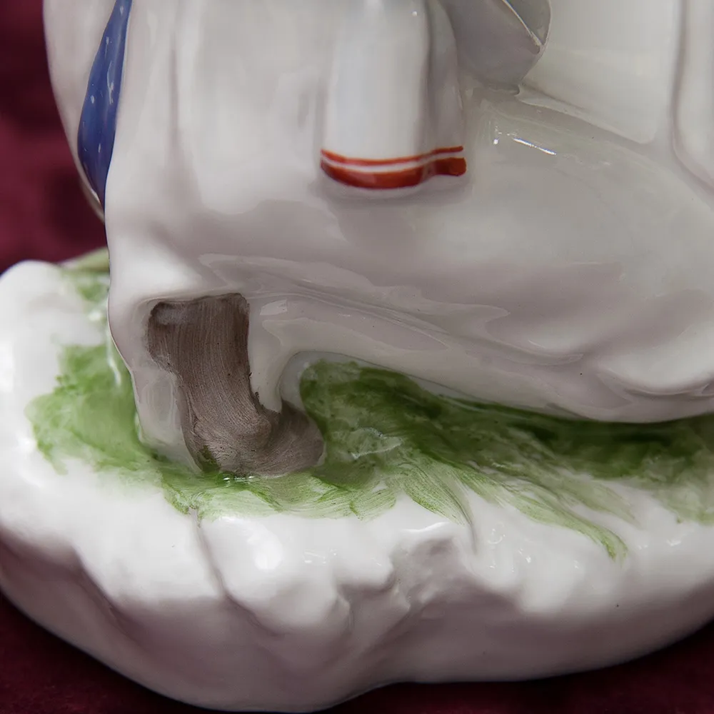 Редкость! Авторская Фарфоровая статуэтка «Свинарка с поросенком», СССР ЛФЗ - 1953 год.