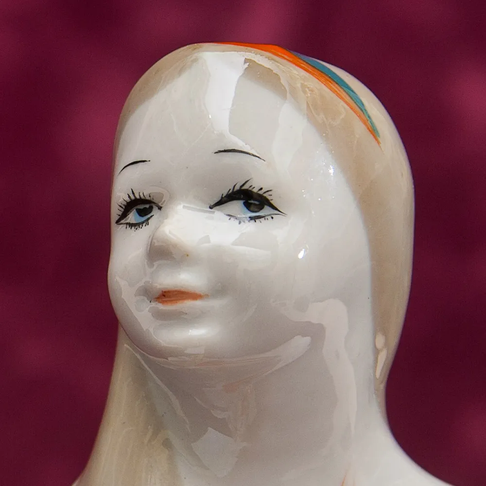 Фарфоровая Статуэтка «Девушка» Барановский ФЗ - CCCР 60 -е годы ХХ века.