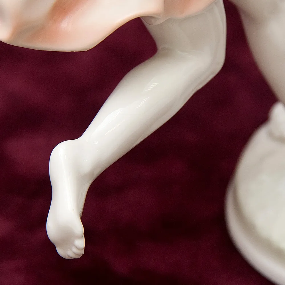 Фарфоровая Статуэтка «Майский Танец», Hutschenreuther, Германия -1955-1968 годы.