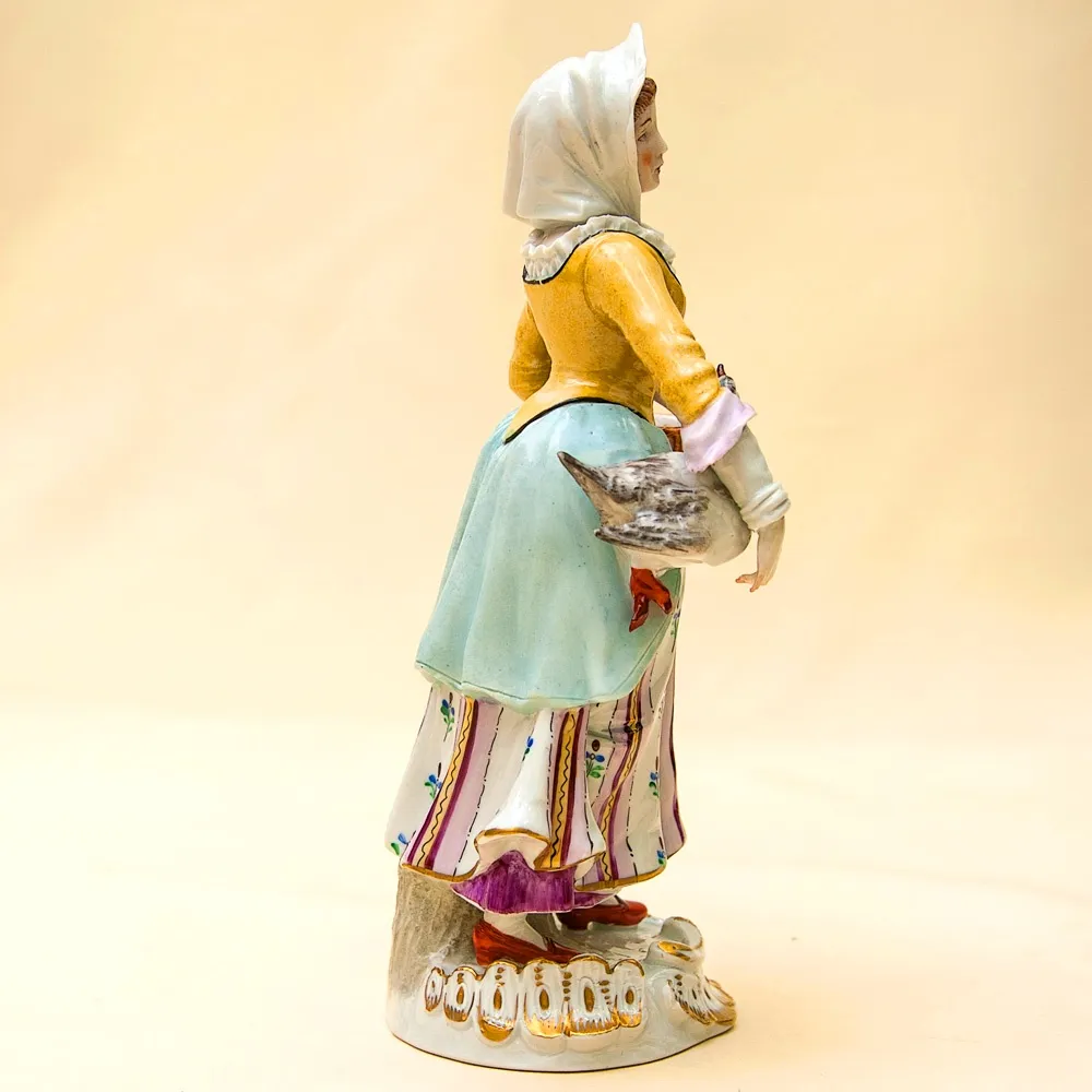Редкость!!! Фарфоровая Статуэтка «Девушка с гусем» Н-23,5см. SITZENDORF  Германия