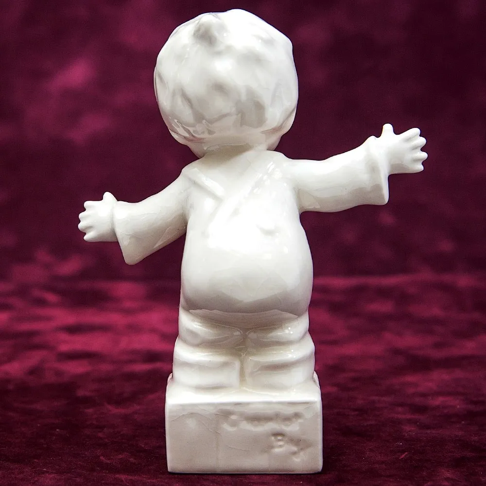Коллекционная Статуэтка «SOAP» - «МЫЛО» Фарфор, Goebel, Германия, 80 -е годы ХХ века.