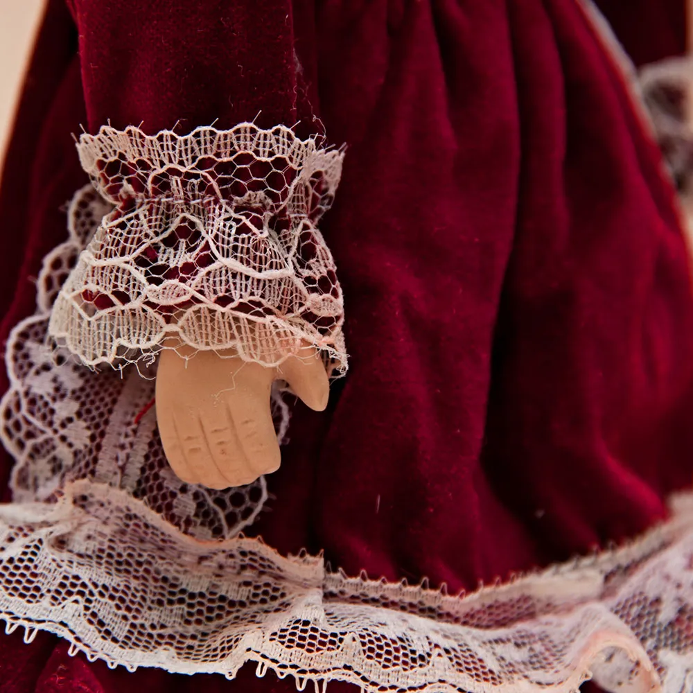 Коллекционная фарфоровая кукла №9 Бельгия Н - 27 см.