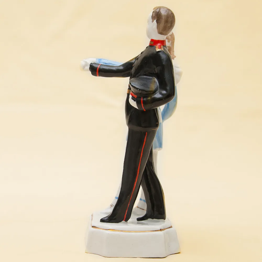 Статуэтка - Фарфоровая Композиция «Первый Вальс» СССР Дулево -1951 год.