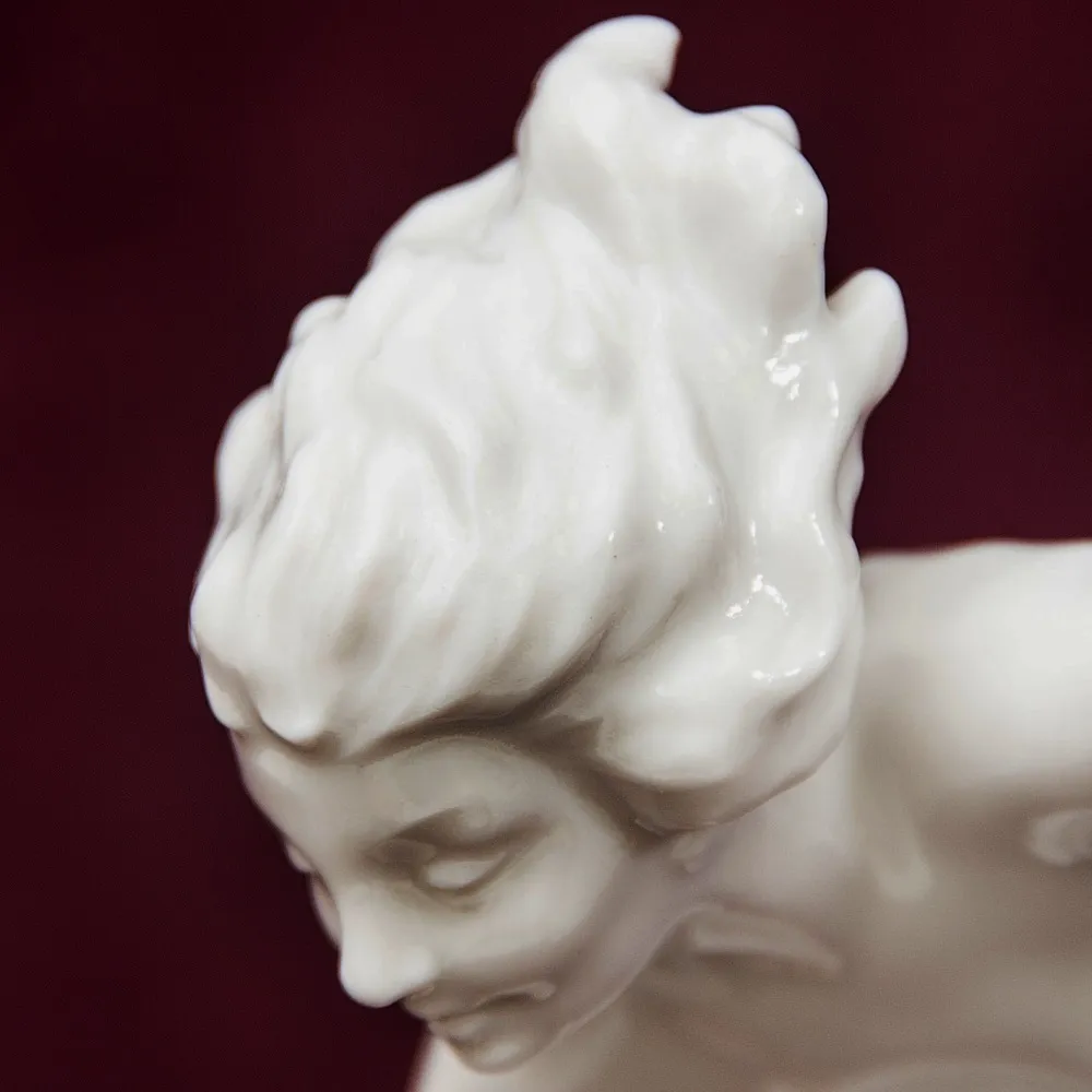 Фарфоровая Статуэтка «Девушка с мячом», Hutschenreuther,  Германия - 1955-1968 годы.