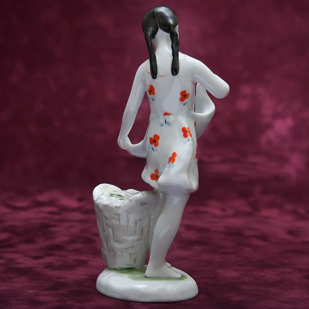 РЕДКОСТЬ!! Фарфоровая Статуэтка «Девочка с кукурузой», ЛФЗ СССР - 1960 год.