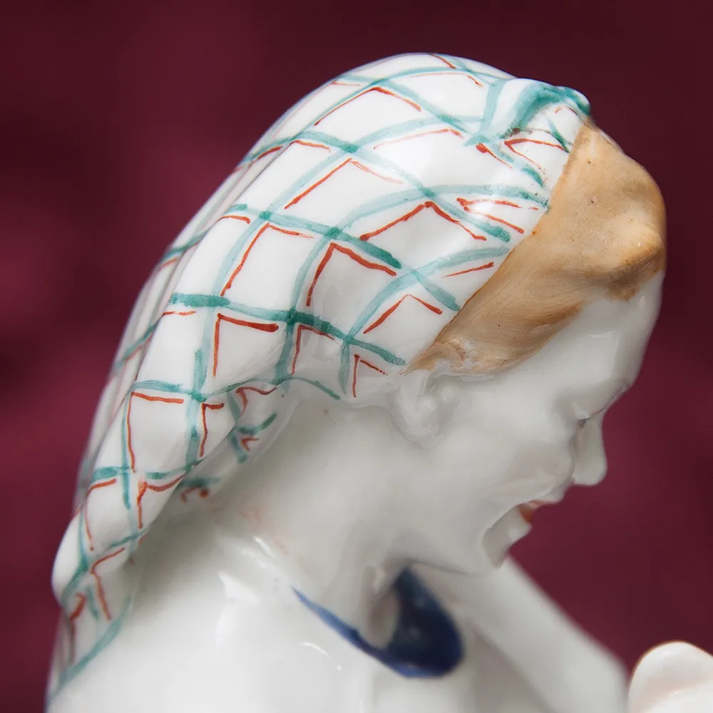 Редкость! Авторская Фарфоровая статуэтка «Свинарка с поросенком», СССР ЛФЗ - 1953 год.