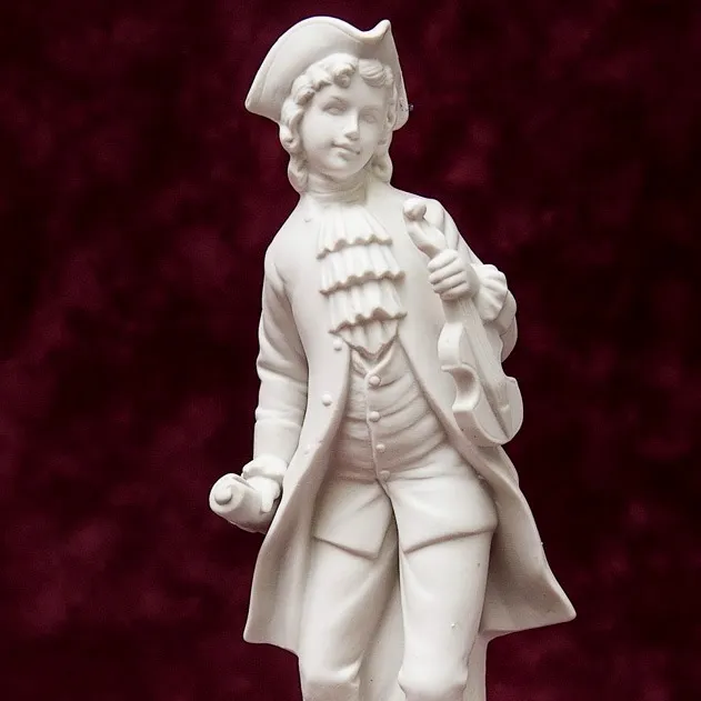 Коллекционная Фарфоровая статуэтка «Музыкант. Юный Скрипач», Германия конец ХХ века.. 