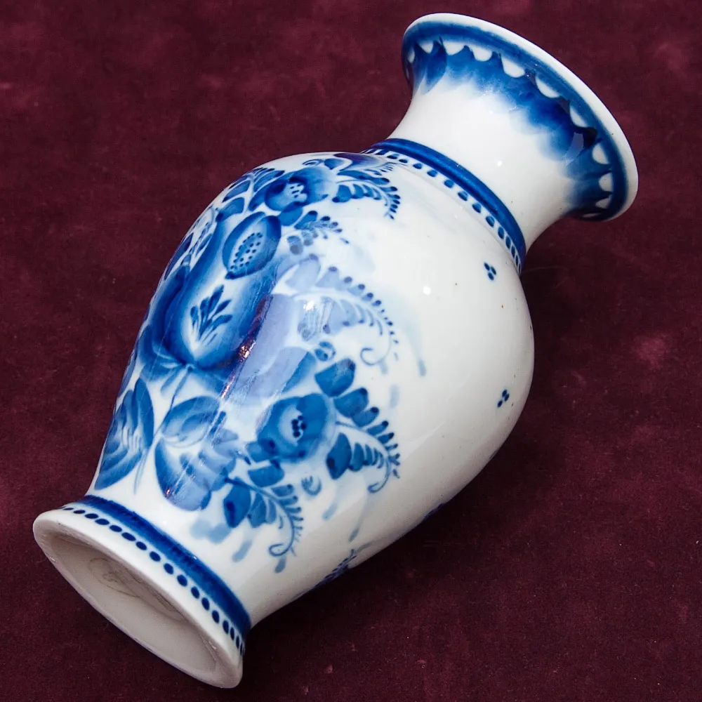 Авторская Коллекционная Фарфоровая Ваза «Тюльпан» СССР ГЖЕЛЬ - 1980 год.