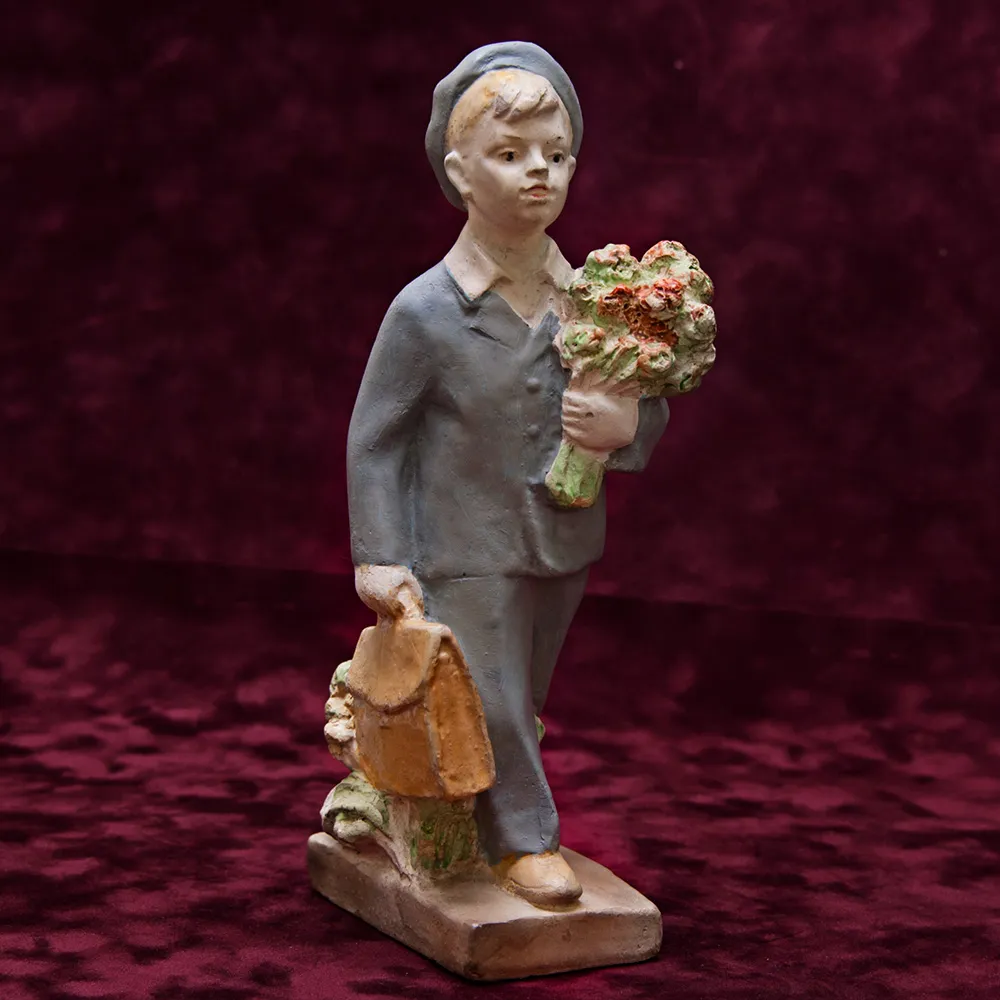 Гипсовая статуэтка «Первый раз - в Первый Класс» КГЗ СССР - 50-е годы ХХ века.