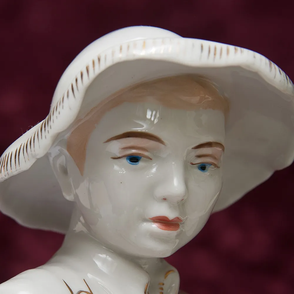 Большая Фарфоровая статуэтка «Юный геолог», СССР Полонне ЗХК, середина ХХ века. 