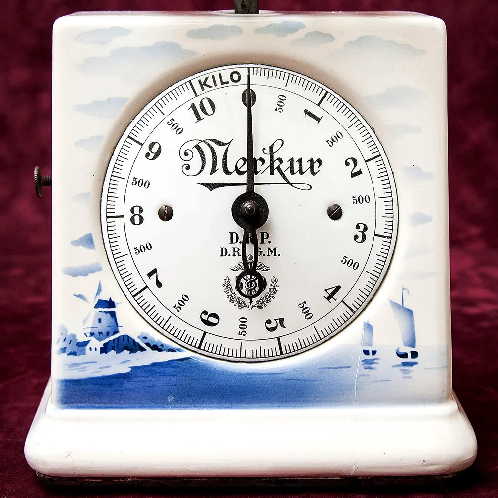 Кухонные Весы «Merkur» в Фарфоровом корпусе, D.R & G.M., Германия -1915 год.