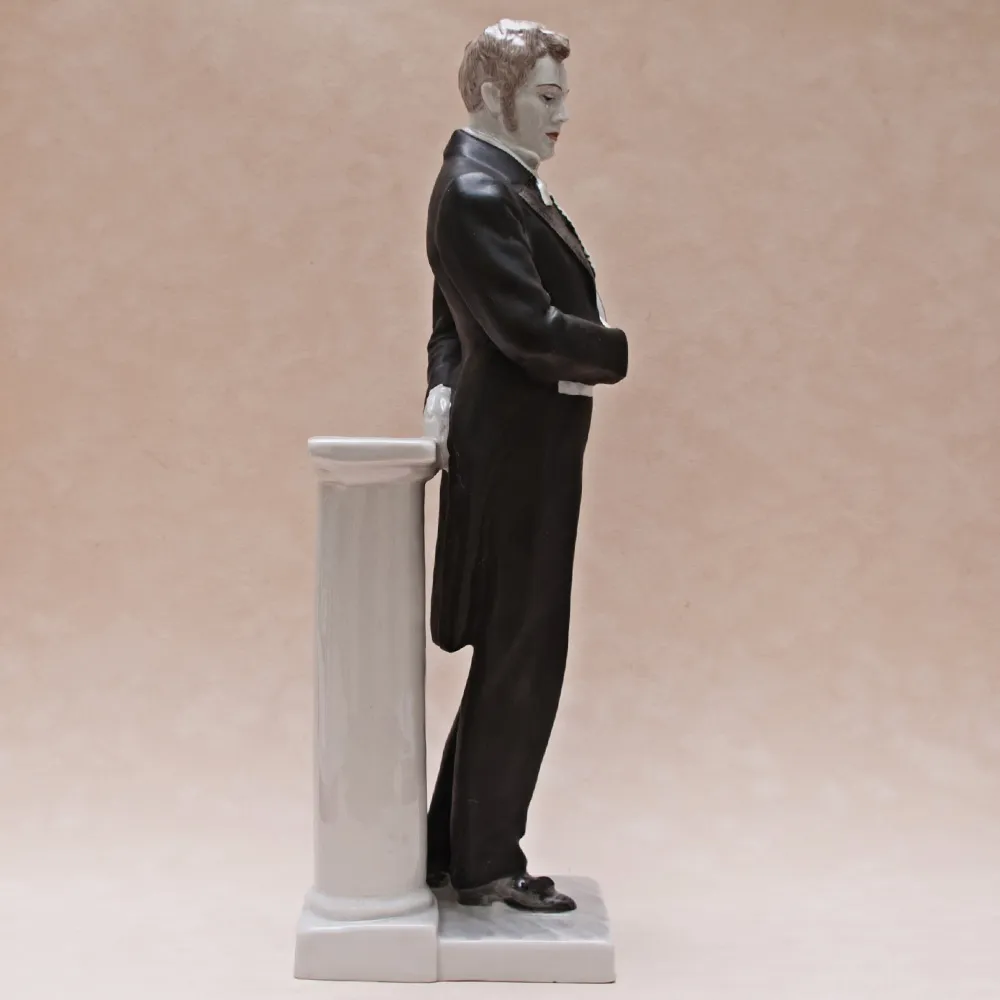 Коллекционная Фарфоровая статуэтка «Артист Норцов в роли Евгения Онегина», ЛФЗ СССР, 50-е гг.
