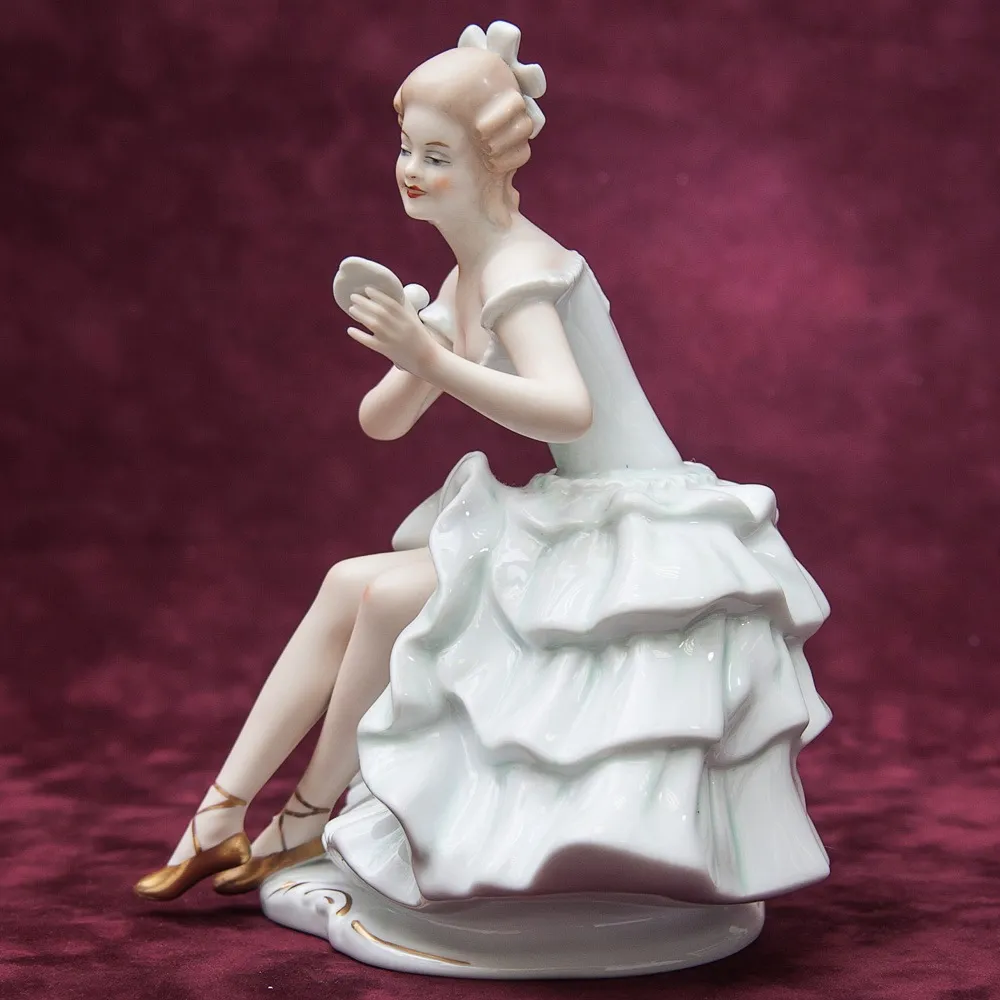 Фарфоровая статуэтка «Балерина c зеркальцем» ВАЛЕНДОРФ - WALLENDORF  Германия -1963 год.