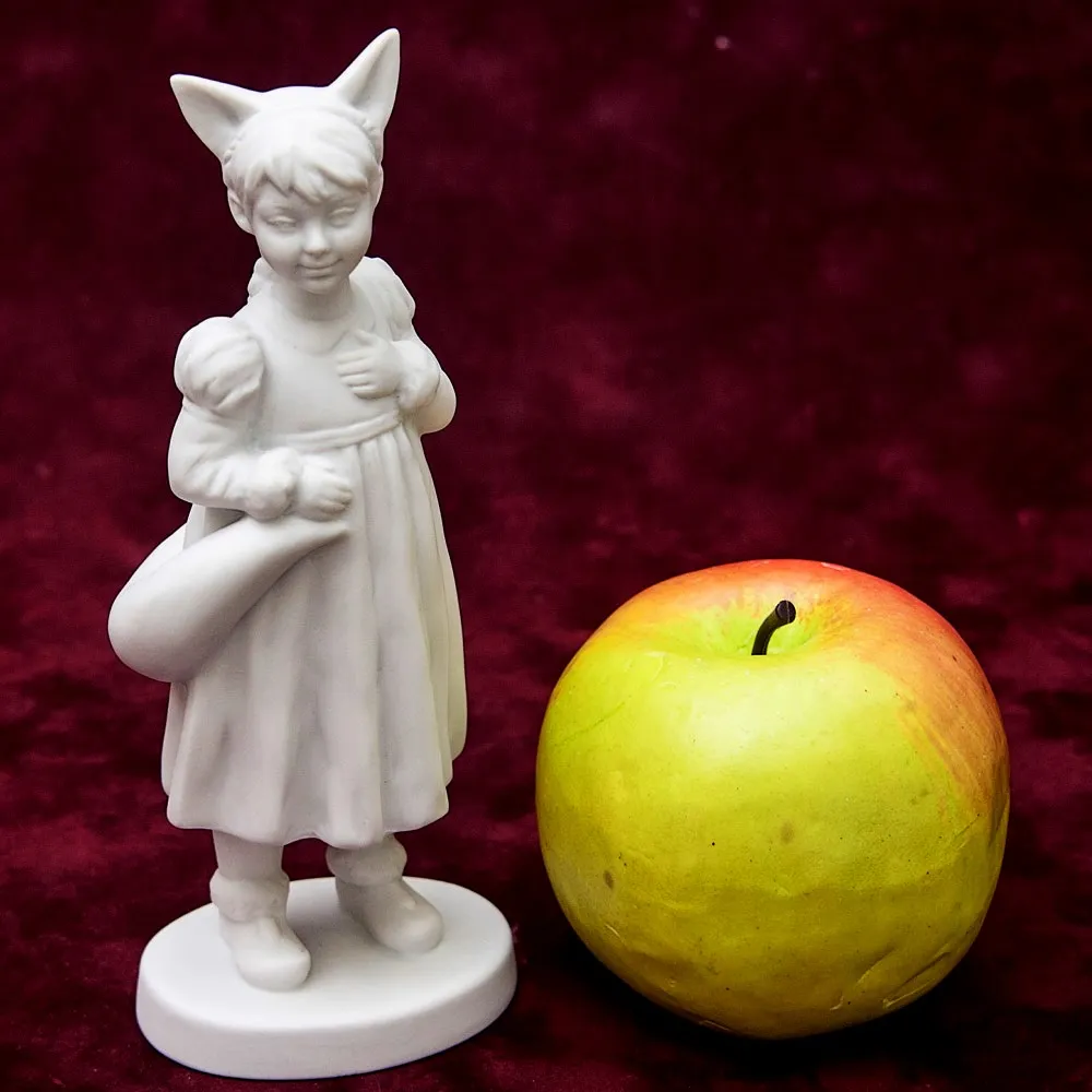 Коллекционная Авторская Статуэтка «Моя Лисичка» из серии «Детский Утренник», фарфор ИФЗ, Россия.