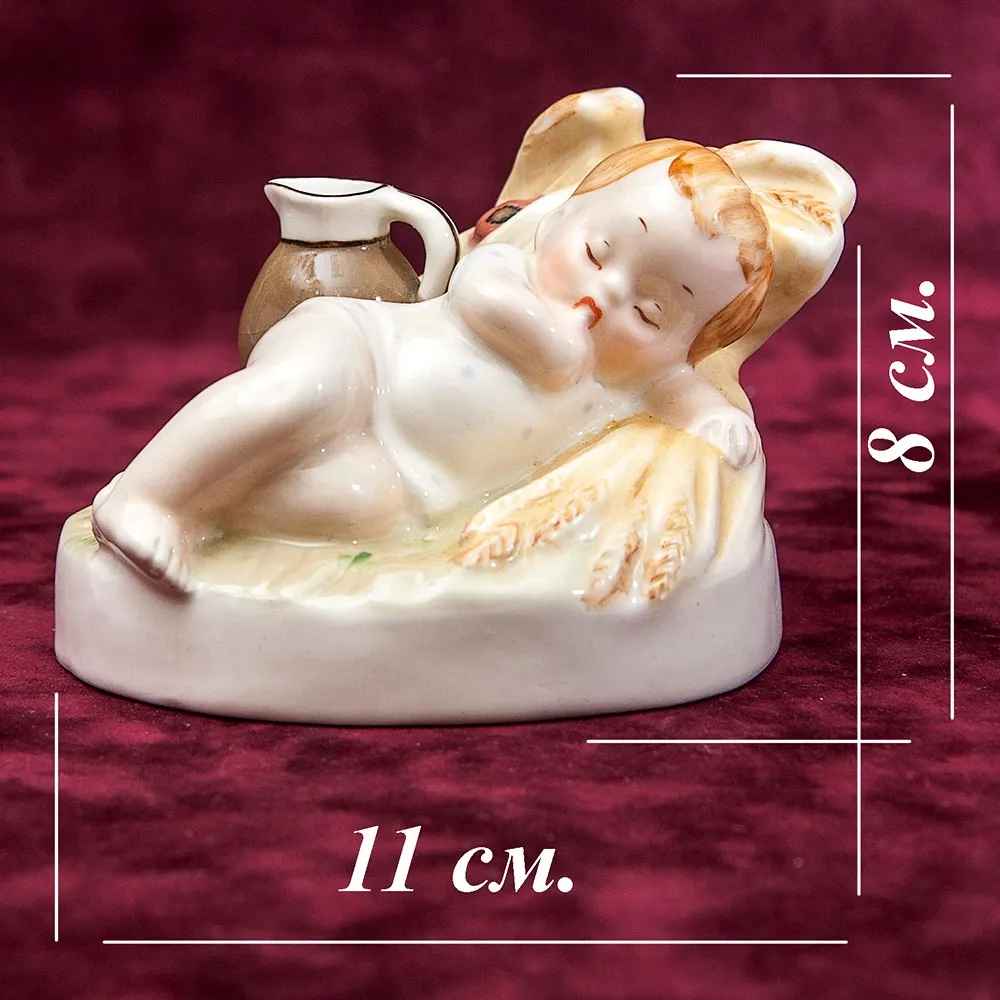 Коллекционная Статуэтка «Спящая девочка» Фарфор ROYAL DUX BOHEMIA -первая половина ХХ века.