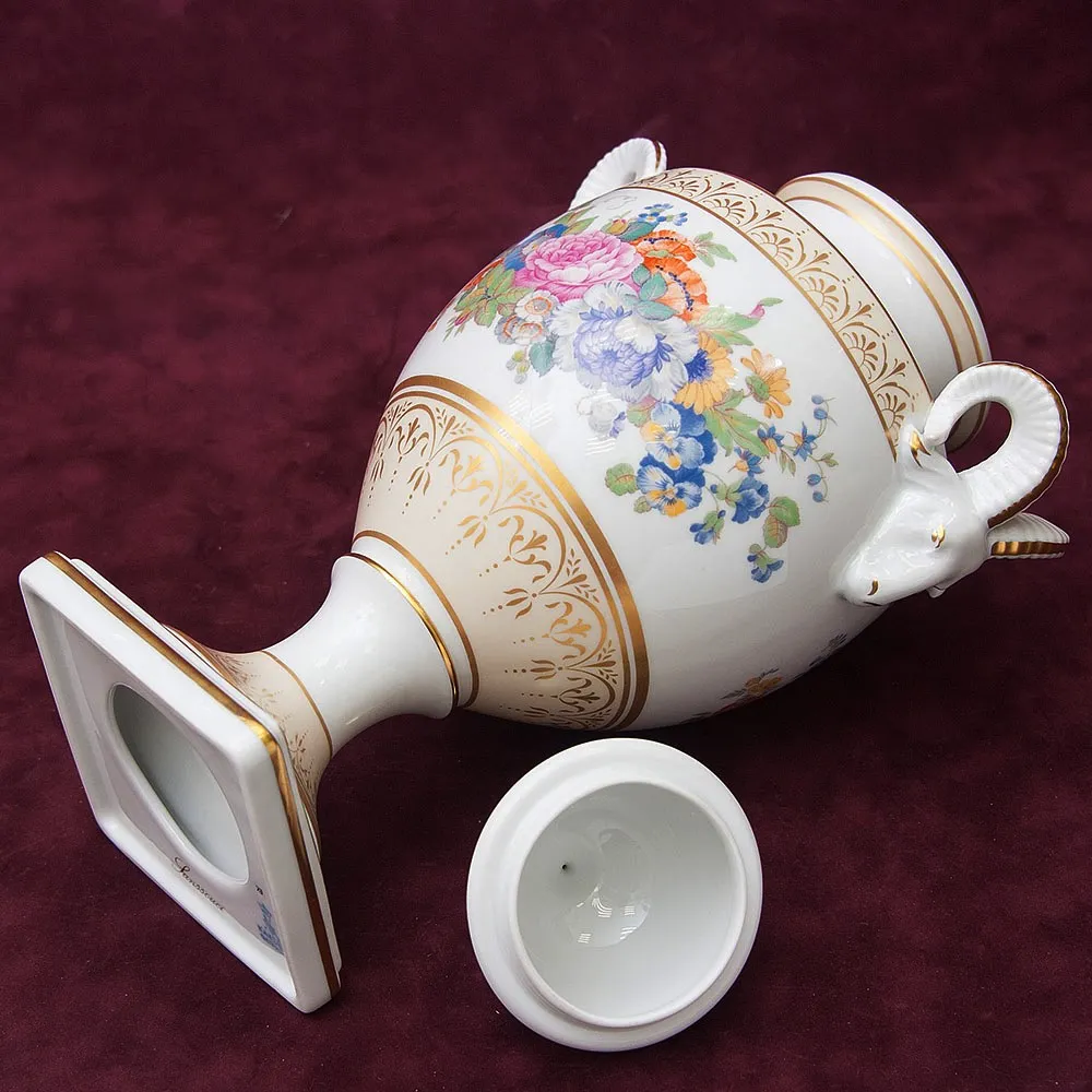 Коллекционный Авторский  Вазон из серии «Sanssouci» Фарфор KAISER Германия Н -31 см.