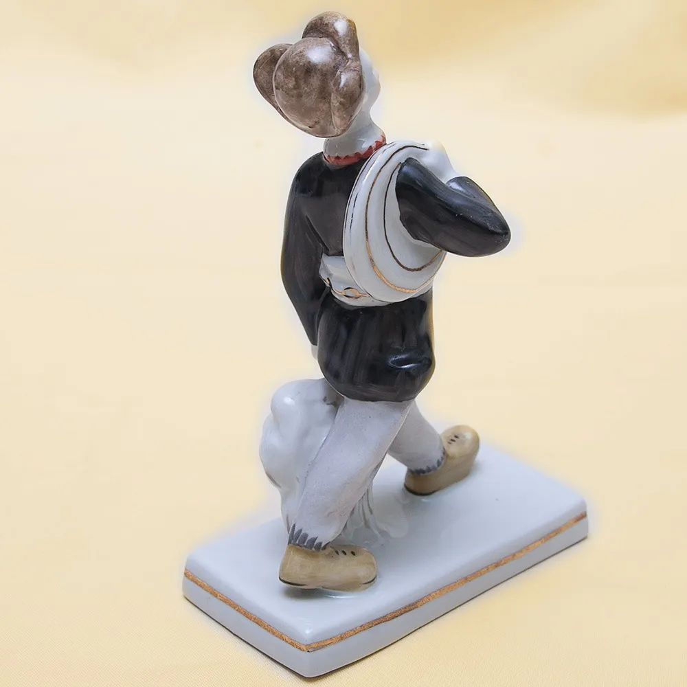 Коллекционная Фарфоровая статуэтка «Юный электрик», ДФЗ Вербилки СССР, середина ХХ века. 