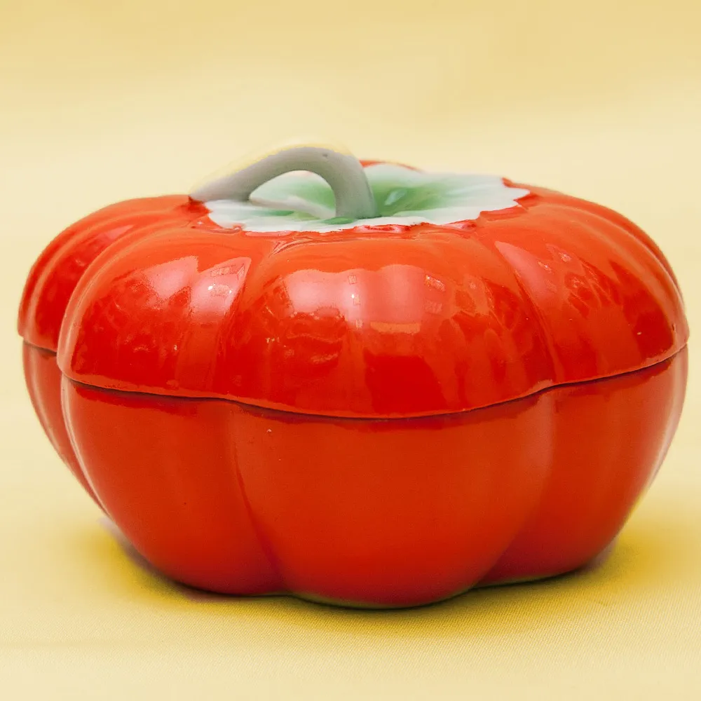 Шкатулка - Бонбоньерка «Сеньор Помидор» Фарфор - ДФЗ Вербилки - СССР - 1961 год.