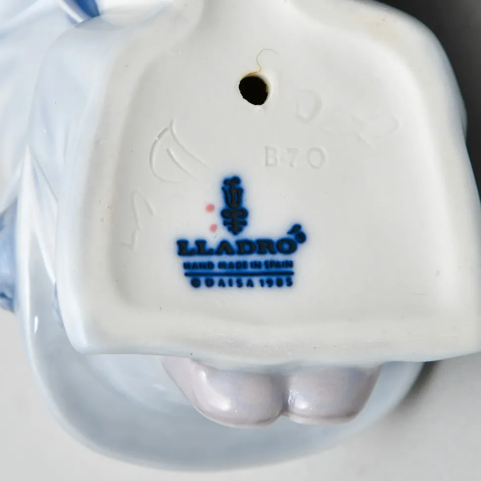 Фарфоровая статуэтка «Маленький клоун с мячом и собачкой» Lladro, Испания - 1985 год.