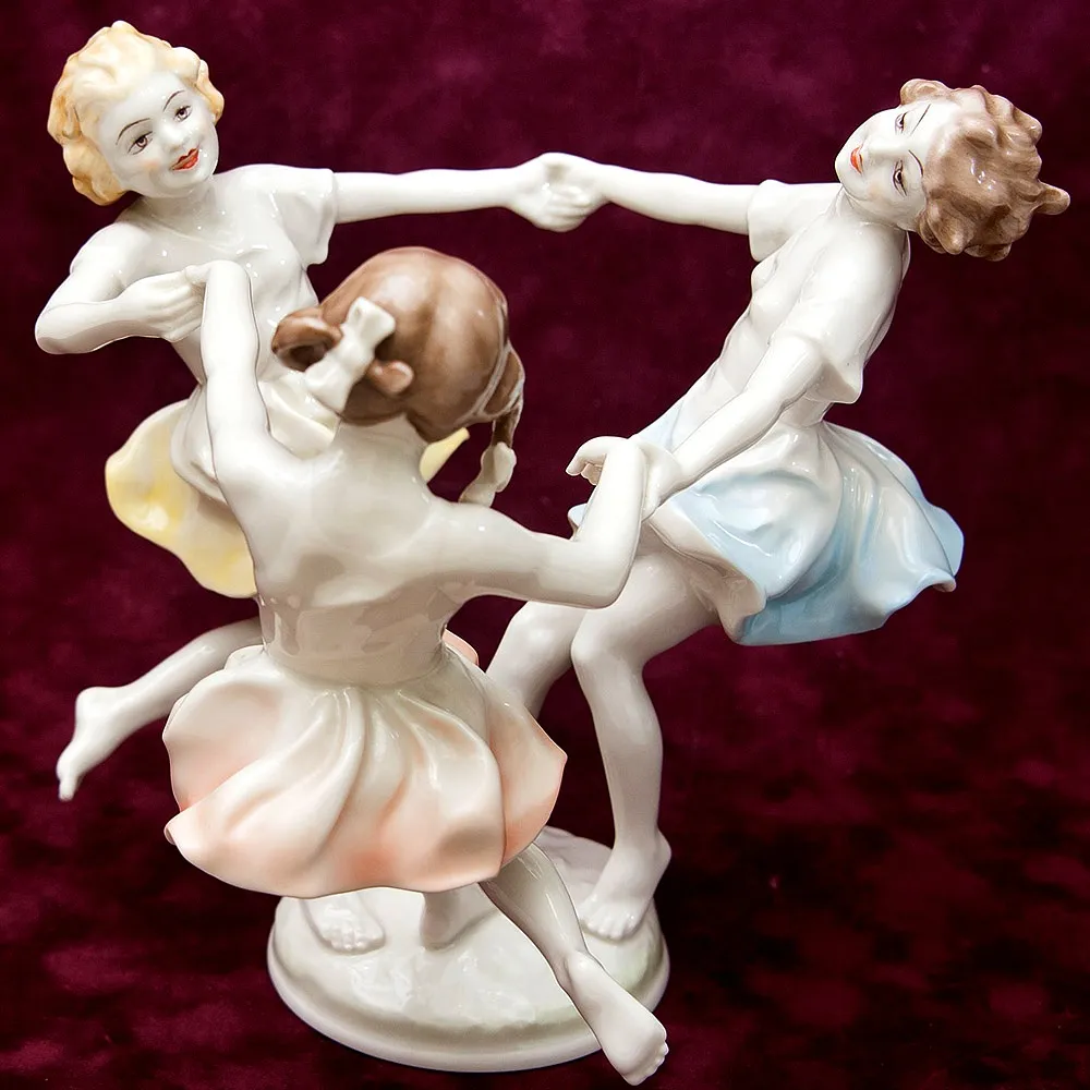 Фарфоровая Статуэтка «Майский Танец», Hutschenreuther, Германия -1955-1968 годы.