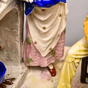 Коллекционная Фарфоровая статуэтка «Семья у домашнего очага», Ackermann & Fritze Германия.