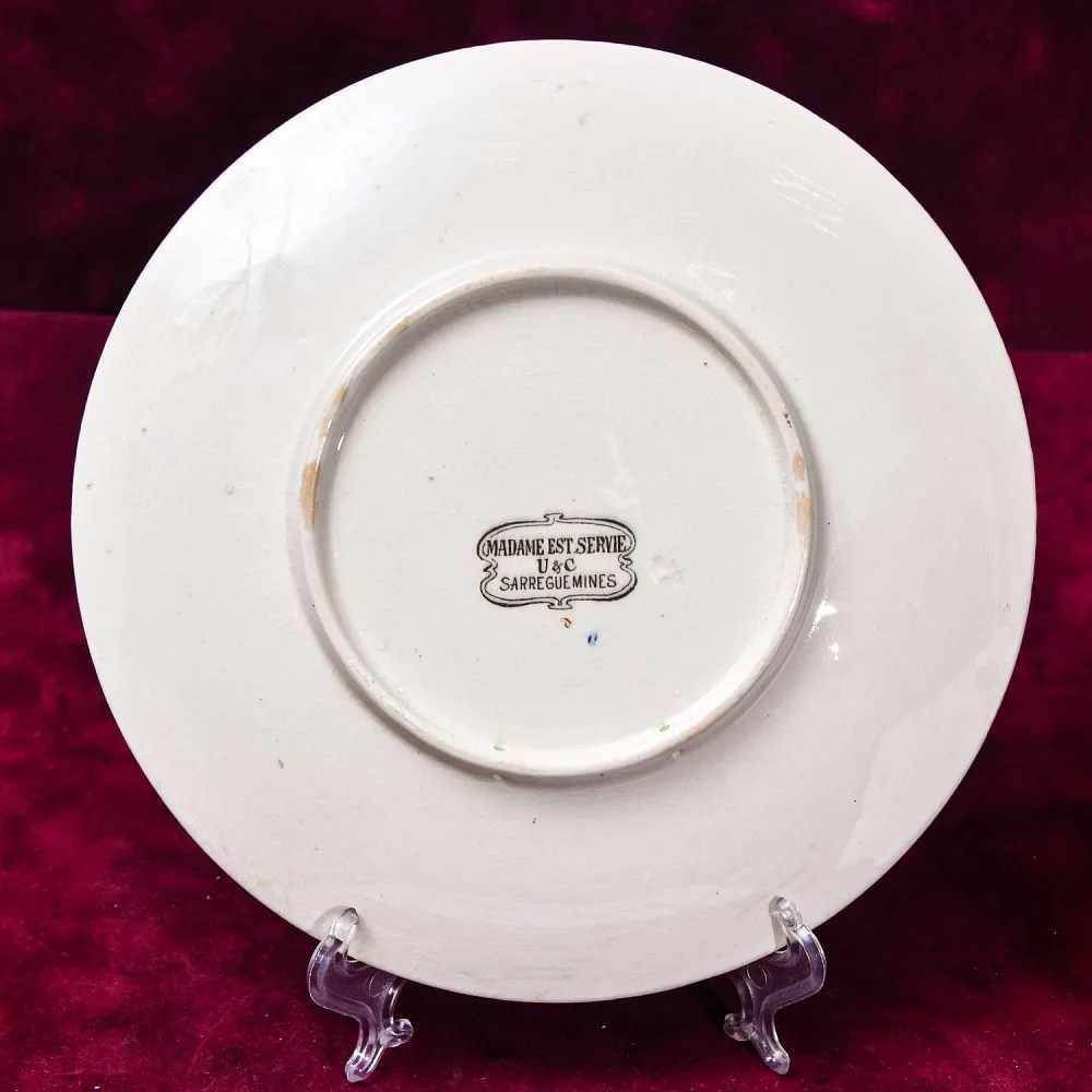 Антикварная Тарелка «Размышления перед банкетом. Недоумение», Фаянс Sarreguemines, Франция конец XIX века.