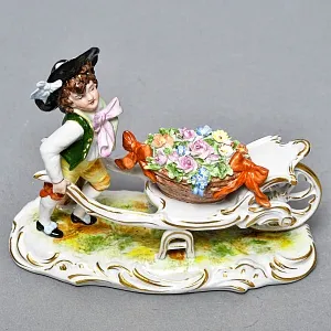 Коллекционная Фарфоровая статуэтка «Маленький Цветочник» Scheibe-Alsbach Германия.