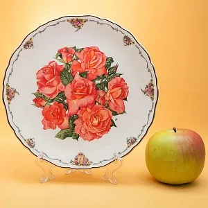 Коллекционная Тарелка «Любимые цветы Королевы» Фарфор, Royal Albert, Англия -1990 год.