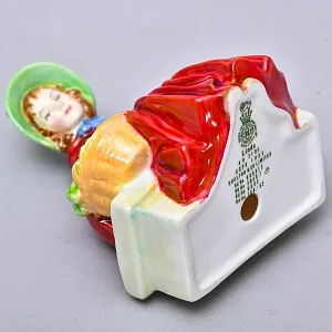 Авторская Фарфоровая статуэтка «Линда. Девочка с корзиной», Royal Doulton Англия, 1953 - 1976 годы.
