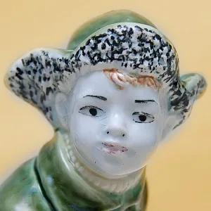 Редкость! Коллекционная статуэтка «Мальчик со снежком», Фаянс ЗиК Конаково, СССР 50-е годы. 