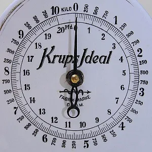 Редкость! Старинные Кухонные Фарфоровые Весы на 10кг. KRUPS IDEAL, Германия -1915 год.