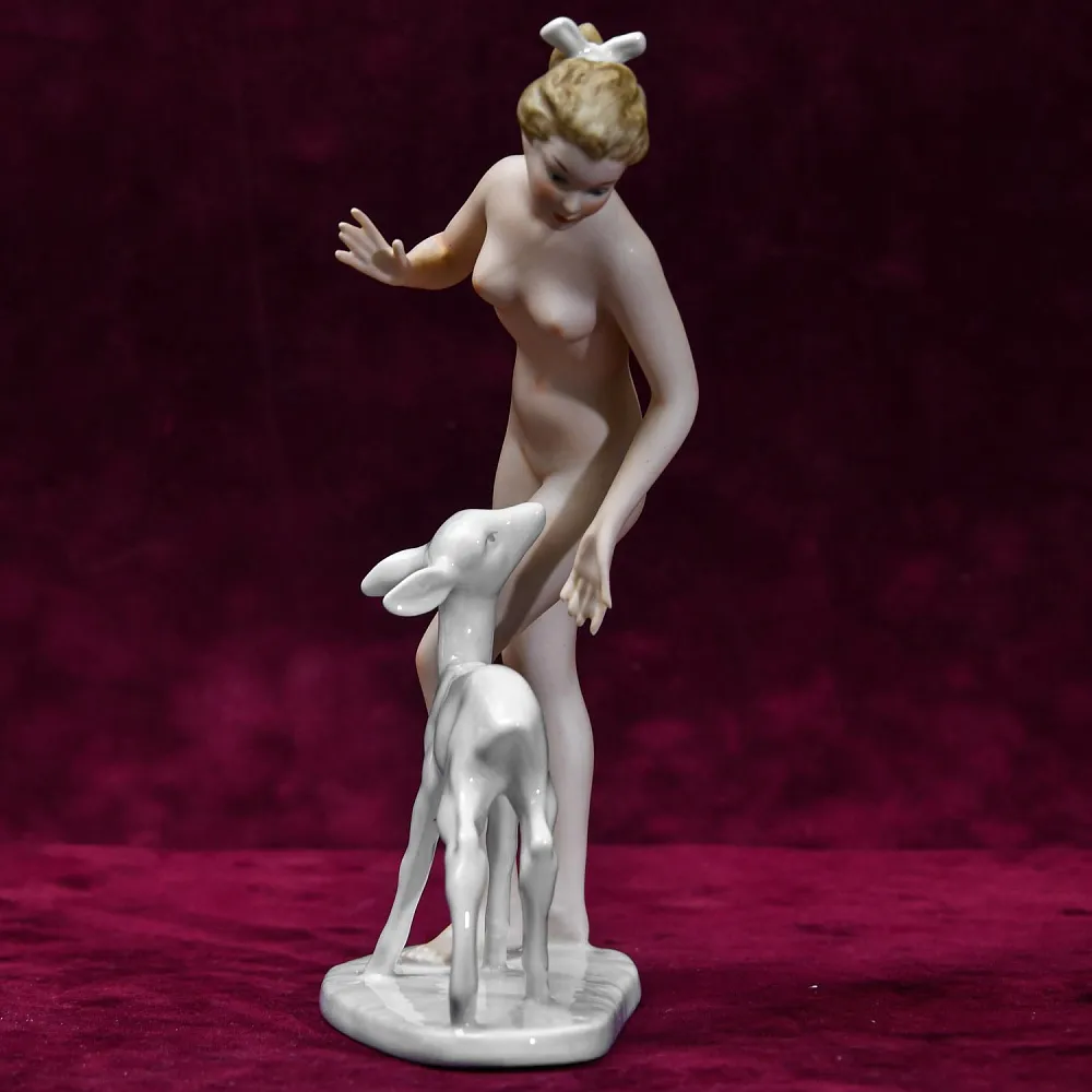 Авторская Фарфоровая статуэтка «Девушка с оленёнком», WALLENDORF, Германия середина ХХ века.