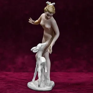 Авторская Фарфоровая статуэтка «Девушка с оленёнком», WALLENDORF, Германия середина ХХ века.