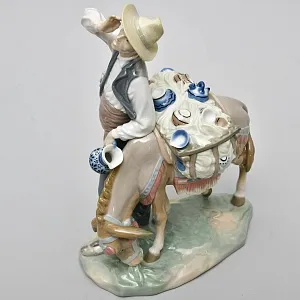 Коллекционная Фарфоровая статуэтка «Продавец фарфора»,  Lladro Испания - 1974 год.