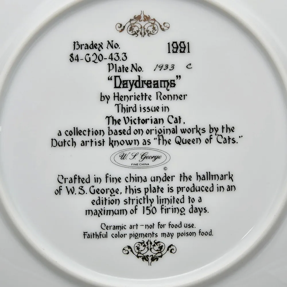 Коллекционная Фарфоровая тарелка «Кошка и котята - Дневные забавы», W.J.GEORGE США - 1991 год.