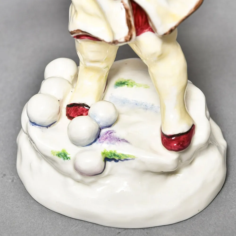 Авторская Фарфоровая статуэтка «Девочка со снежком», Royal Worcester Англия.