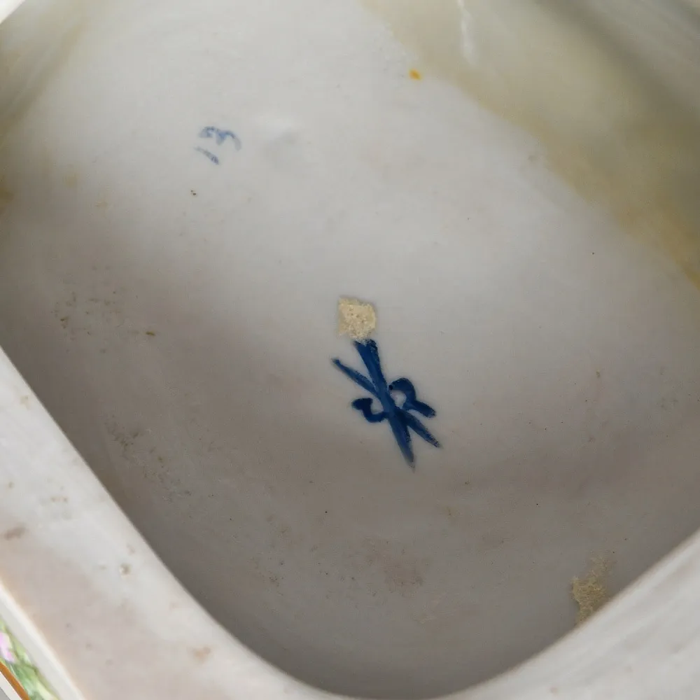 Коллекционная статуэтка «Модница в шляпке», Фарфор, SITZENDORF Германия, первая половина ХХ века.