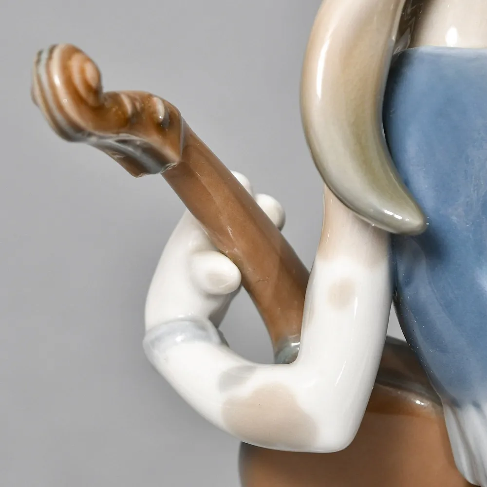 Коллекционная Фарфоровая статуэтка «Собака, играющая на контрабасе», Lladro Испания, 1971 - 1978 годы.